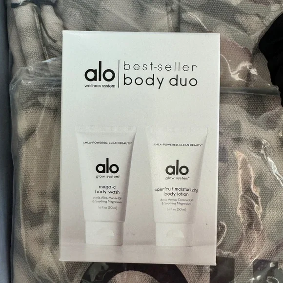 🌟New Alo Yoga Set 3pc Box - Picture 3 of 6
